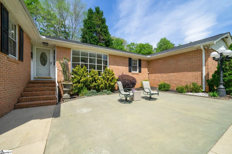 Property image 3 at 6 Burlwood Court, Taylors, SC 29687