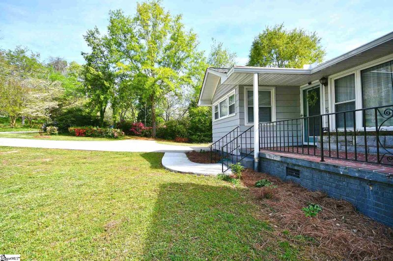 Property image 3 at 701 S E Street, Easley, SC 29640