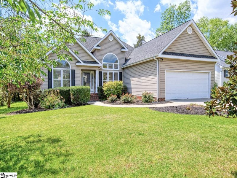 Property image 2 at 19 Kingsbury Way, Greenville, SC 29617