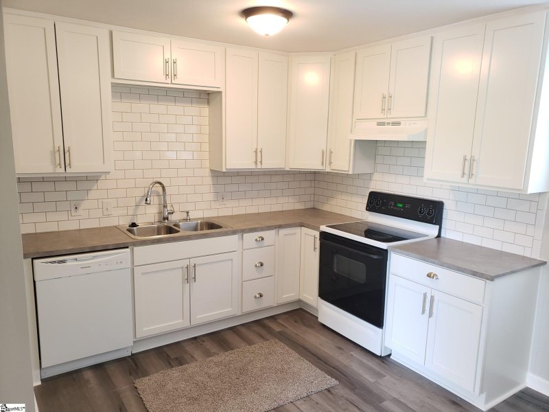 Property image 4 at 520 Churchill Circle, Greenville, SC 29605