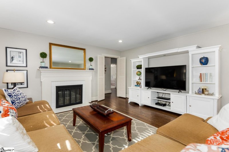 Property image 4 at 103 Ashford Avenue, Greenville, SC 29609