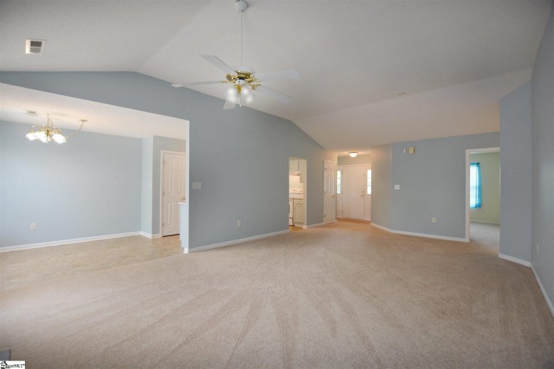 Property image 2 at 5 Creekbend Court, Simpsonville, SC 29681