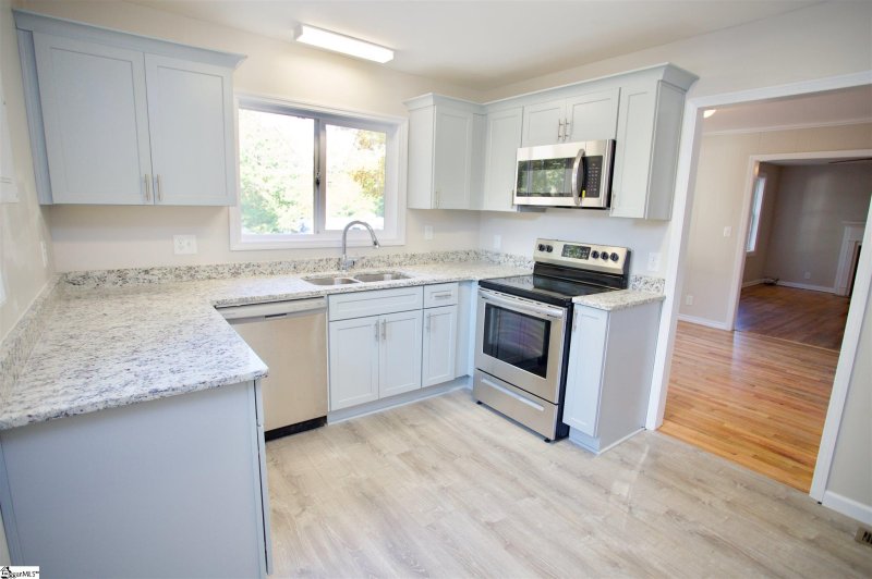 Property image 4 at 101 S Estate Drive, Greenville, SC 29605