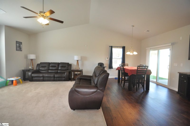 Property image 4 at 8 7th Street, Greer, SC 29651