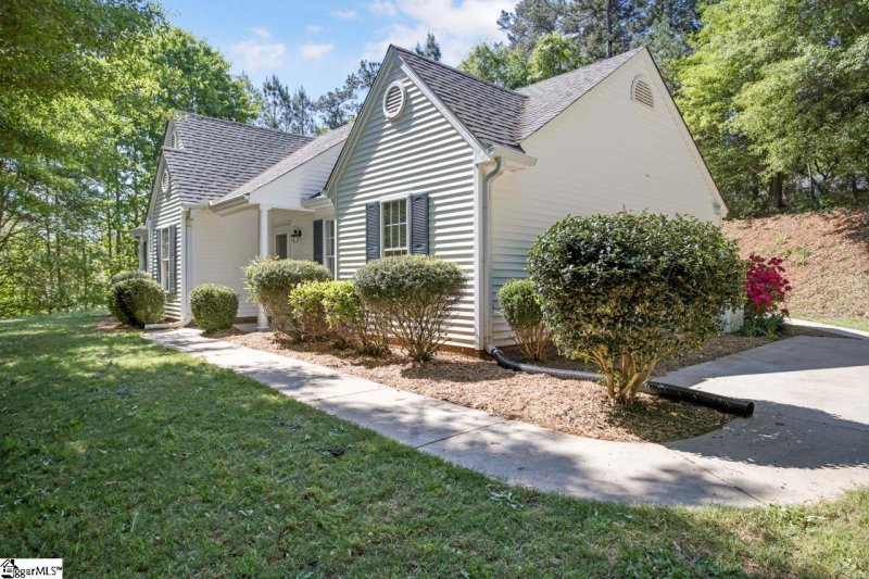 Property image 2 at 502 Edgewater Drive, Anderson, SC 29626