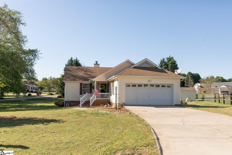 Property image 3 at 130 Hemlock Drive, Williamston, SC 29697