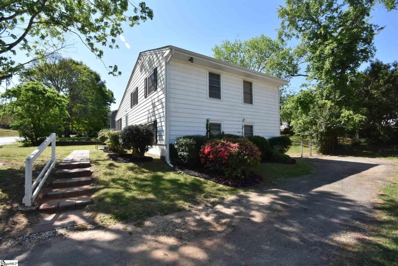 Property image 2 at 302 E Dorchester Boulevard, Greenville, SC 29605