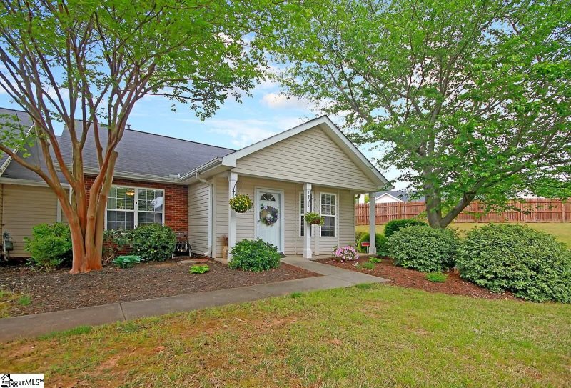 Property image 2 at 17 Creekbend Court, Simpsonville, SC 29681