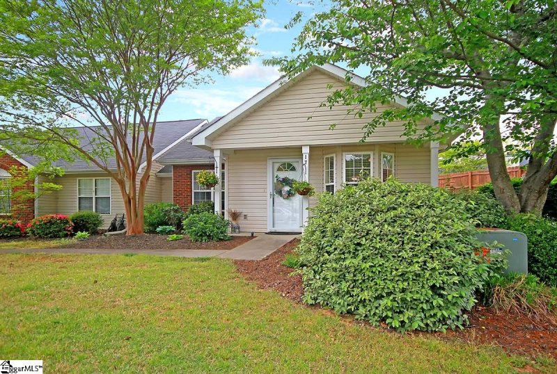 Property image 3 at 17 Creekbend Court, Simpsonville, SC 29681