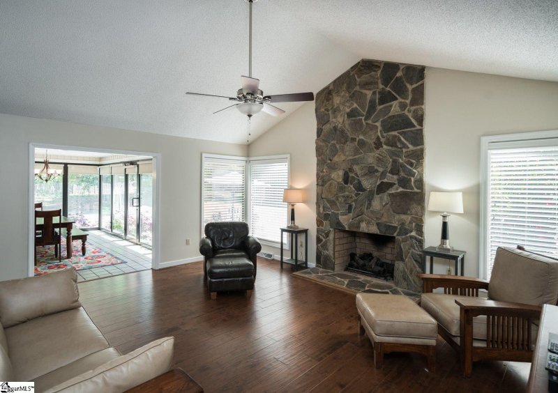 Property image 3 at 404 Summerplace Court, Greer, SC 29650