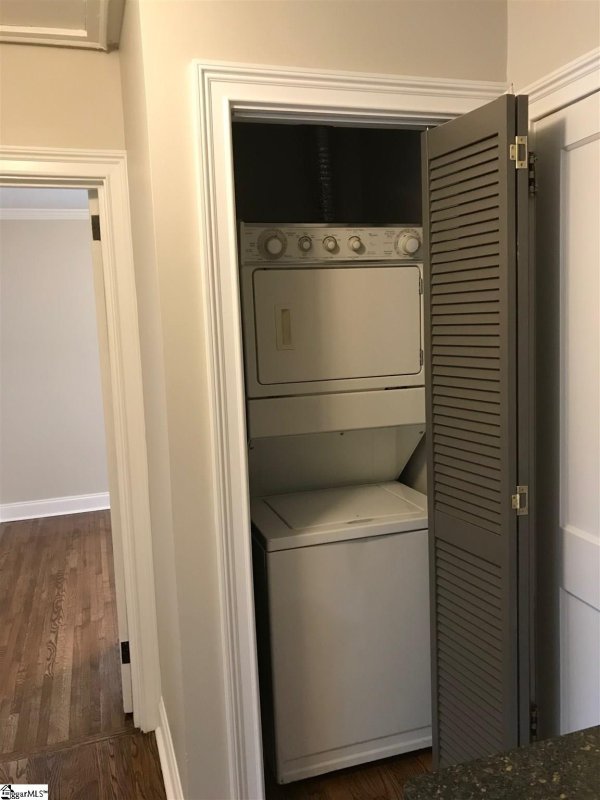 Property image 3 at 9 Brookview Circle, Greenville, SC 29605