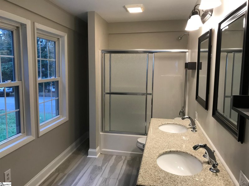 Property image 5 at 9 Brookview Circle, Greenville, SC 29605