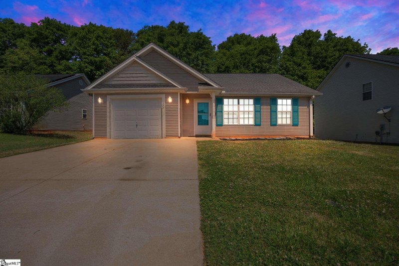 Property image 2 at 127 Stockbridge Drive, Spartanburg, SC 29301