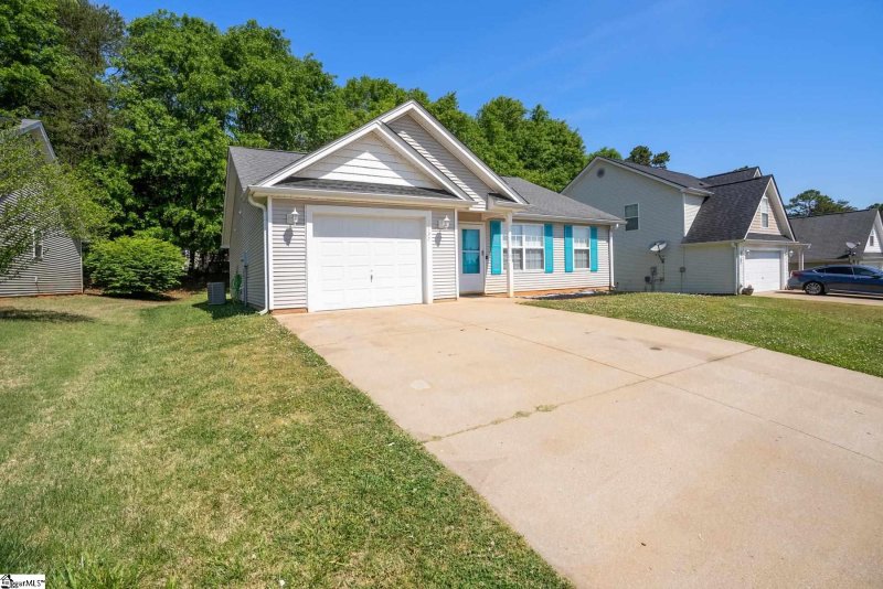 Property image 3 at 127 Stockbridge Drive, Spartanburg, SC 29301