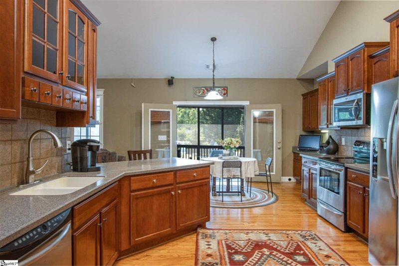 Property image 3 at 6 Bellspring Court, Simpsonville, SC 29680