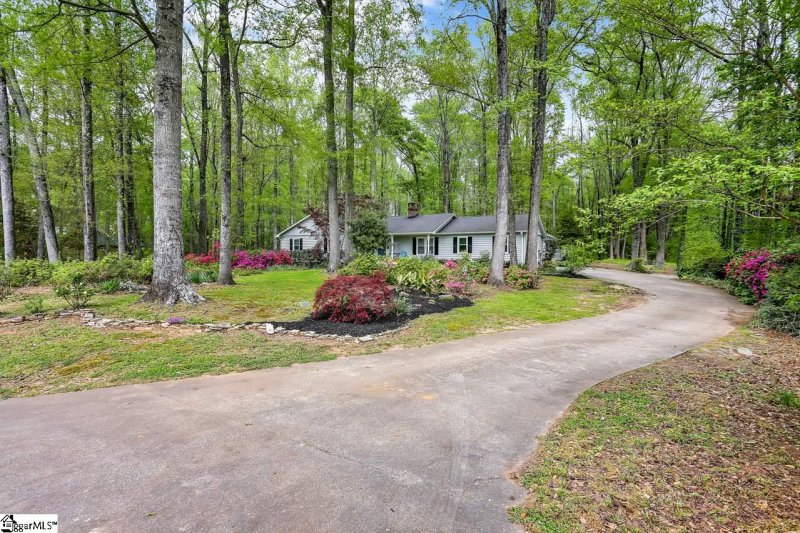 Property image 2 at 107 Wellington Road, Easley, SC 29642