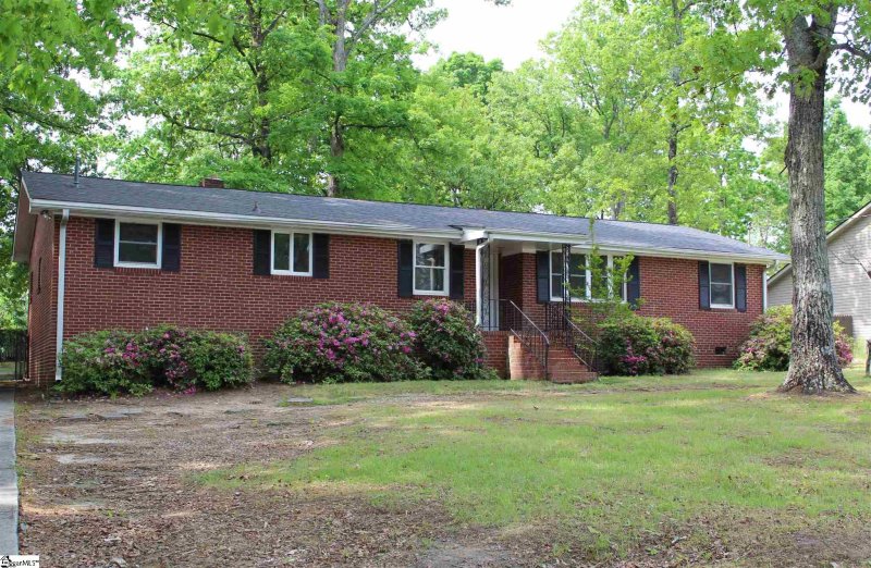 Property image 2 at 2410 E Lee Road, Taylors, SC 29687