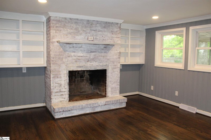 Property image 5 at 2410 E Lee Road, Taylors, SC 29687