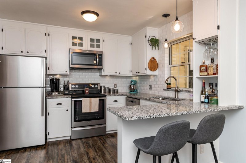 Property image 2 at 105 Shady Tree Drive, Taylors, SC 29687-4196