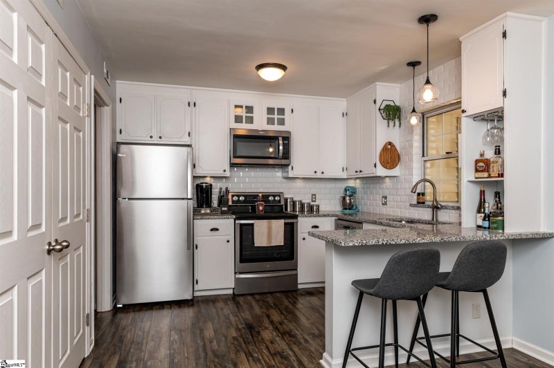 Property image 3 at 105 Shady Tree Drive, Taylors, SC 29687-4196