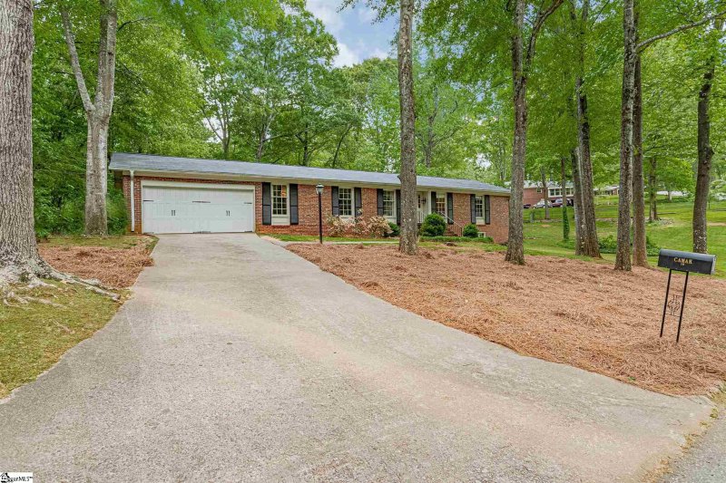 Property image 2 at 10 Queensbury Road, Greenville, SC 29617