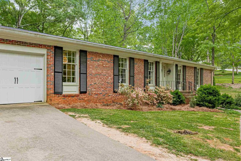 Property image 3 at 10 Queensbury Road, Greenville, SC 29617