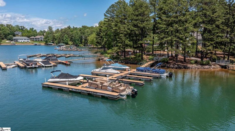 Property image 4 at 201 Winding Oaks Drive, Seneca, SC 29672