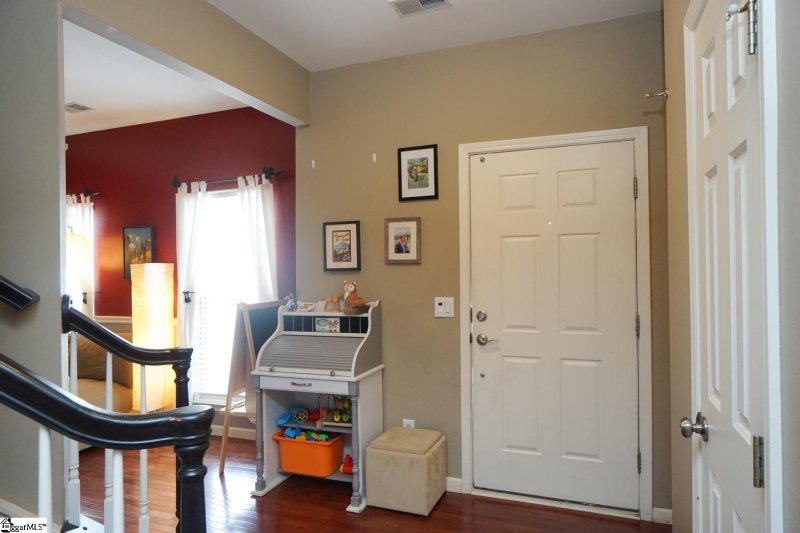 Property image 2 of 811 Laurel Meadows Parkway in Laurel Meadows, Greenville, SC 29607