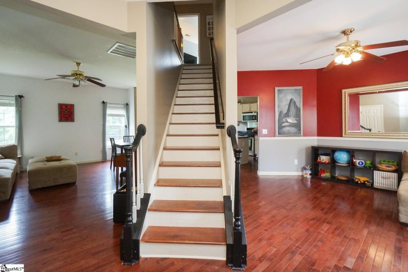 Property image 5 of 811 Laurel Meadows Parkway in Laurel Meadows, Greenville, SC 29607