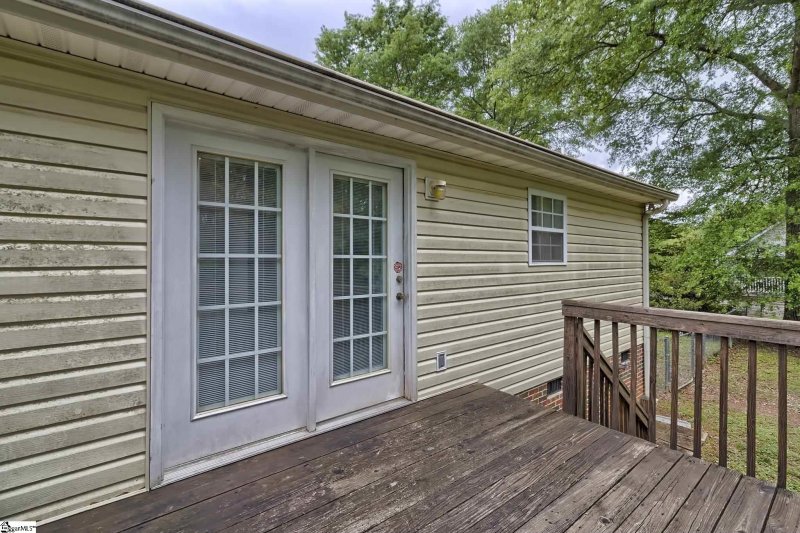 Property image 2 at 108 S Valley Lane, Greenville, SC 29611