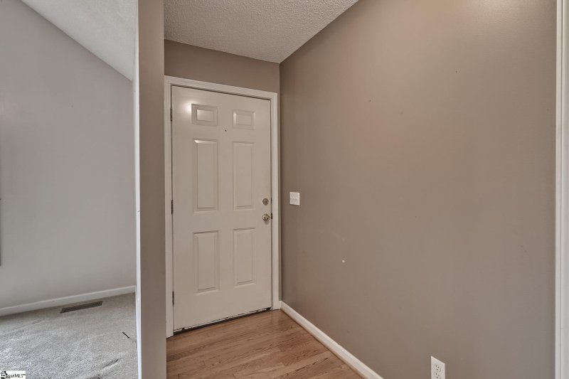 Property image 4 at 108 S Valley Lane, Greenville, SC 29611