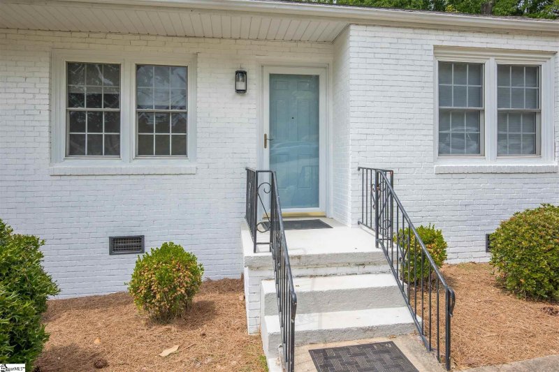 Property image 2 at 107 Bradley Boulevard, Greenville, SC 29609