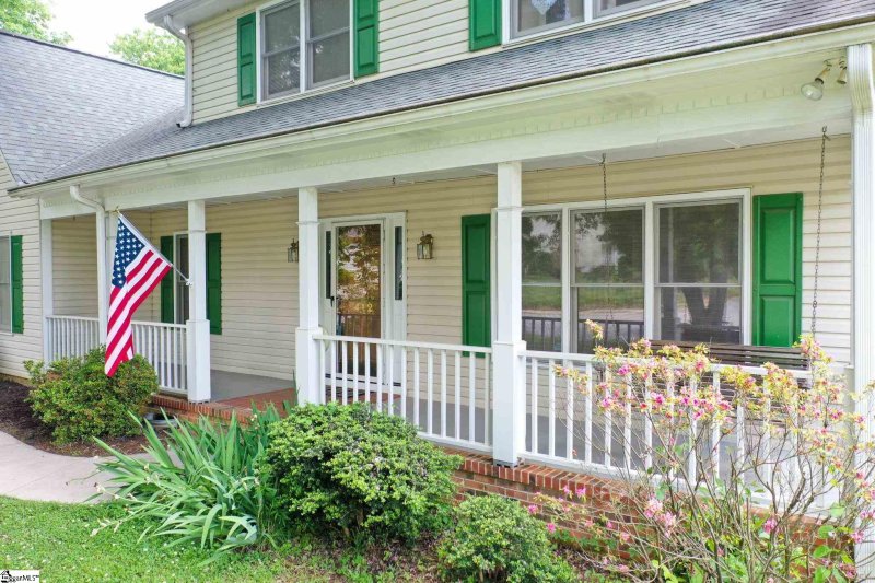 Property image 2 at 412 Hedgerow Drive, Greenville, SC 29607