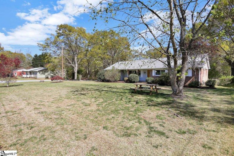 Property image 3 at 106 Farrar Lane, Greer, SC 29650