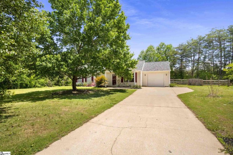 Property image 2 at 515 Crescentwood Court, Taylors, SC 29687