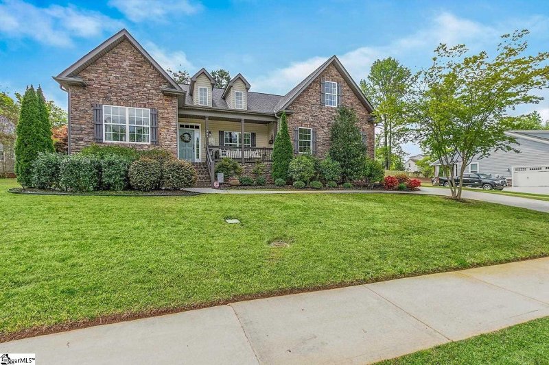 Property image 2 at 209 Grayson Drive, Travelers Rest, SC 29690