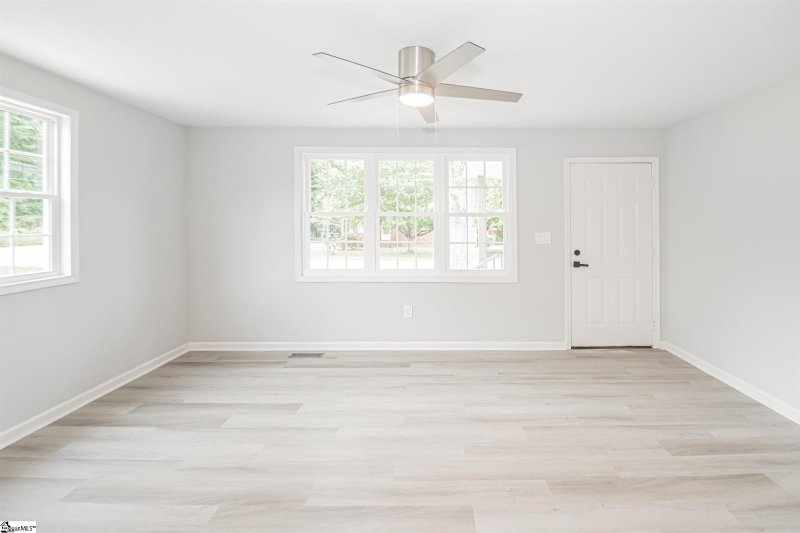 Property image 2 at 4 Melrose Road, Greenville, SC 29605