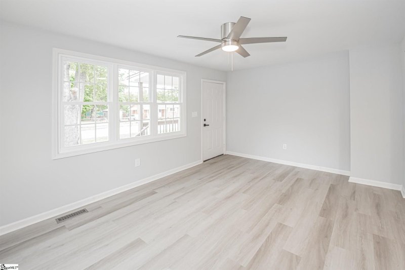 Property image 3 at 4 Melrose Road, Greenville, SC 29605