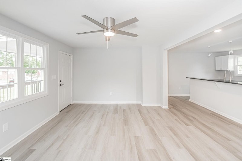 Property image 4 at 4 Melrose Road, Greenville, SC 29605