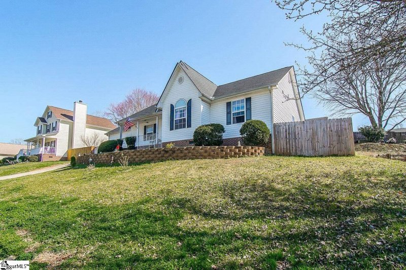 Property image 3 of 115 Hatteras Lane in Ambergate, Simpsonville, SC 29680