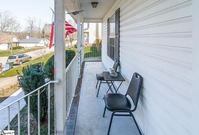 Property image 4 of 115 Hatteras Lane in Ambergate, Simpsonville, SC 29680