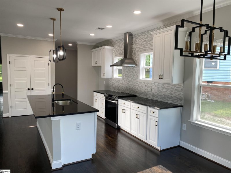 Property image 3 at 421 Crosby Circle, Greenville, SC 29605
