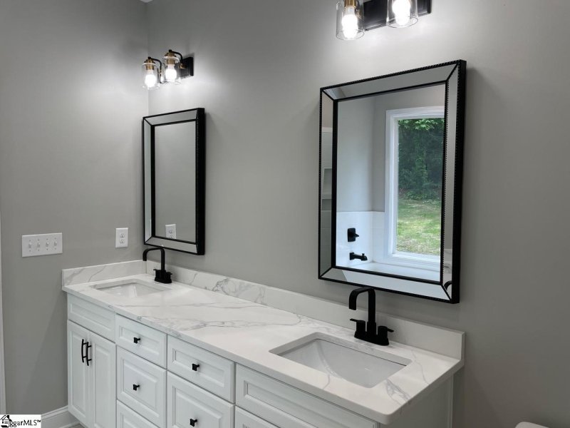 Property image 5 at 421 Crosby Circle, Greenville, SC 29605