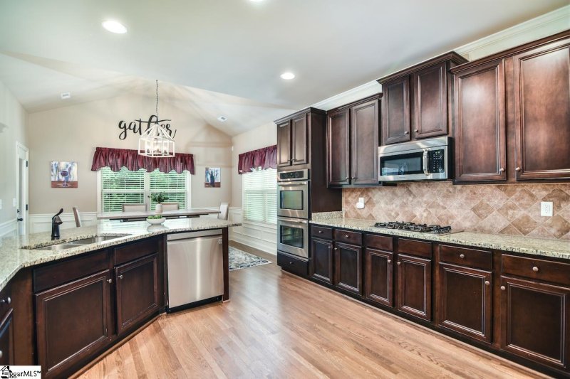 Property image 3 at 200 Lacebark Court, Simpsonville, SC 29680