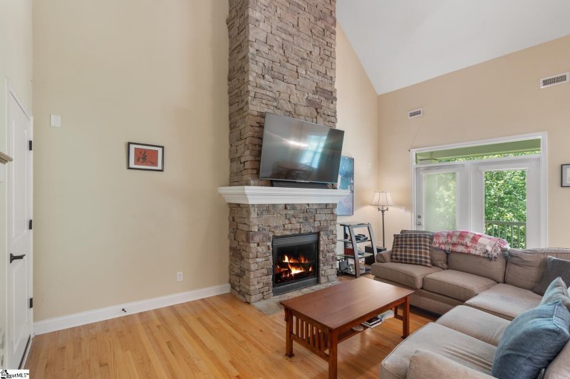 Property image 3 at 18 Edge Court, Greenville, SC 29609