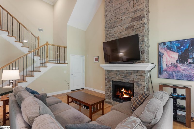 Property image 5 at 18 Edge Court, Greenville, SC 29609