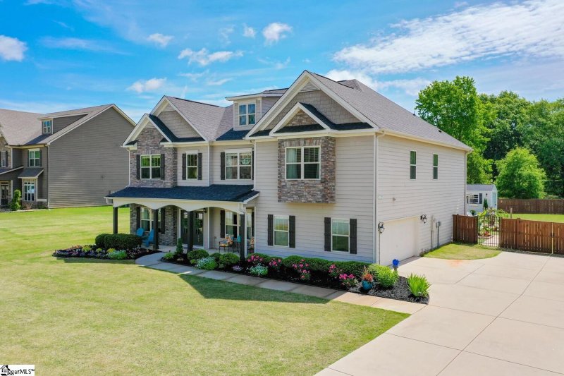 Property image 2 at 105 Lacebark Court, Simpsonville, SC 29680