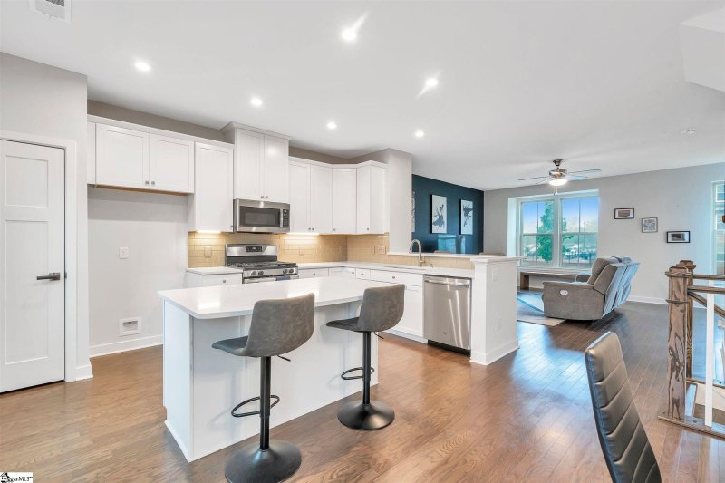 Property image 5 at 10 Eagle Field Lane, Greenville, SC 29607