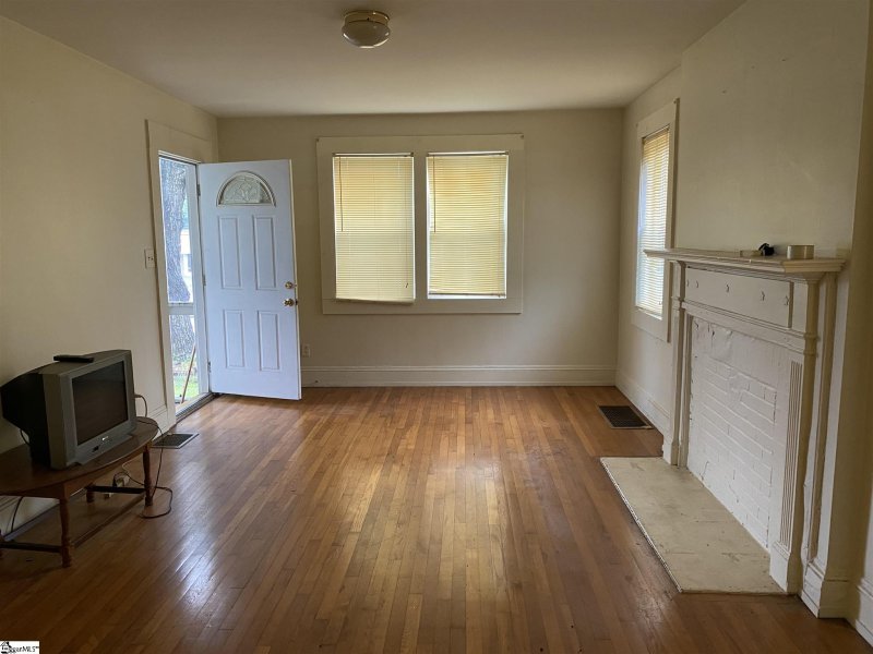 Property image 3 at 606 John B White Sr Boulevard, Spartanburg, SC 29306