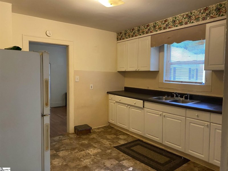 Property image 4 at 606 John B White Sr Boulevard, Spartanburg, SC 29306